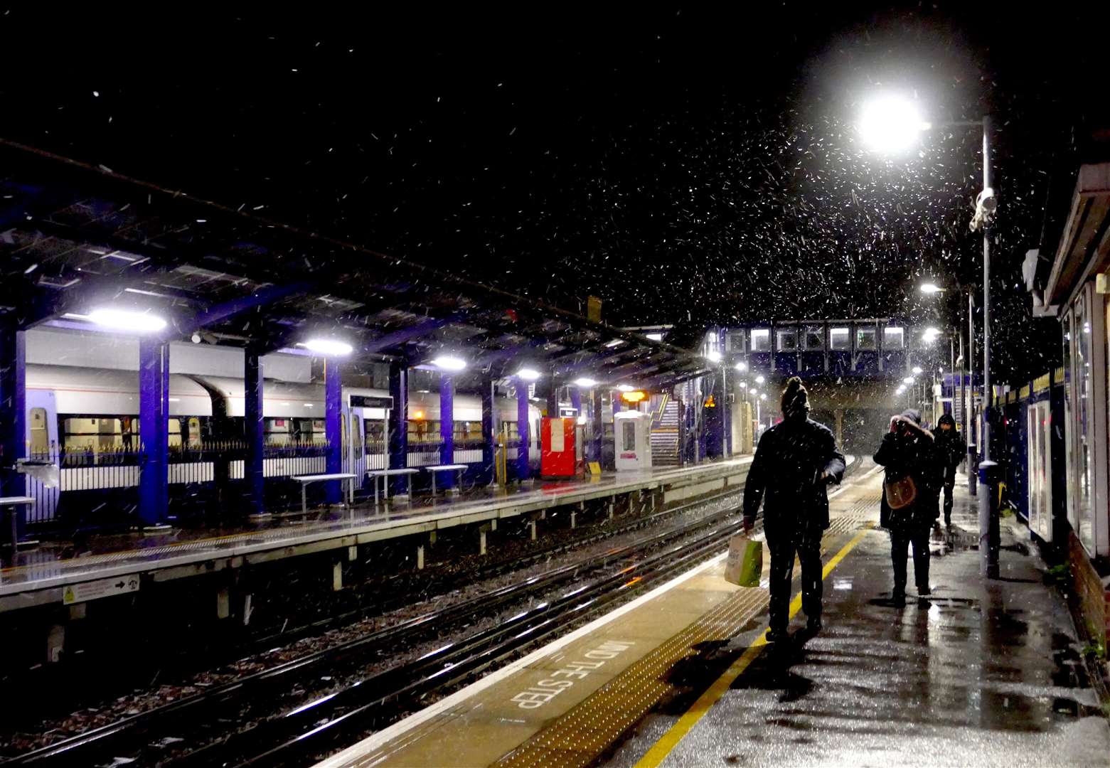 Snow falling in Gravesend overnight. Picture: Fraser Gray (6912451)