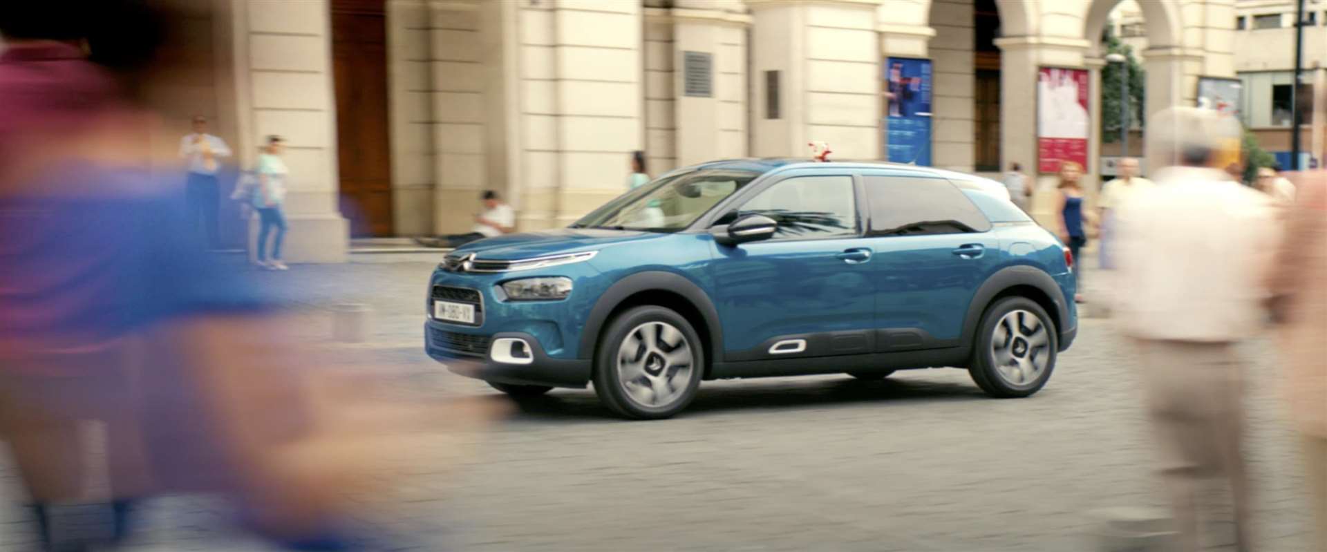 The C4 Cactus still manages to stand out in the street (2727263)