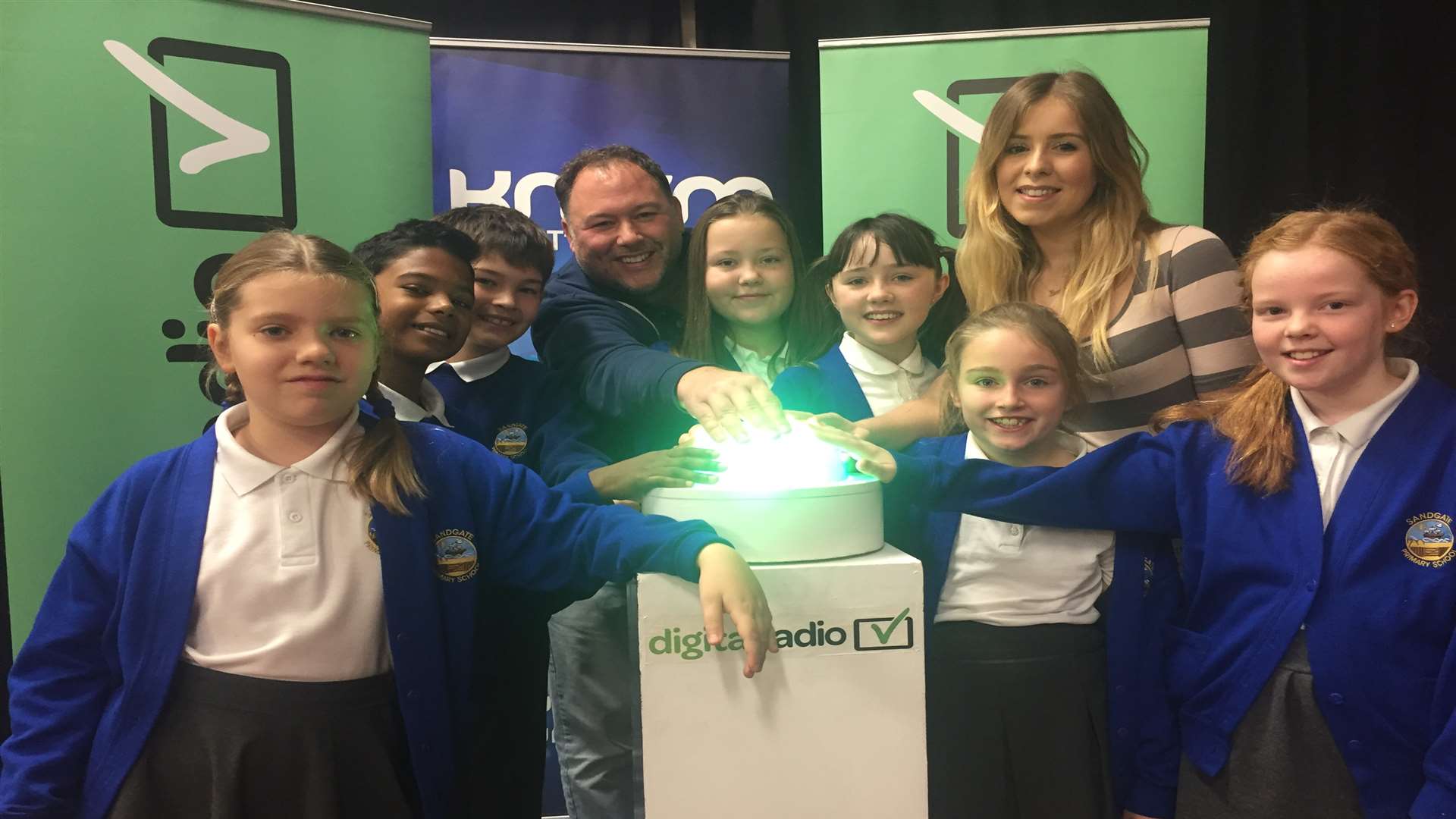 Sandgate Primary School pupils push the button with kmfm's Garry and Laura.