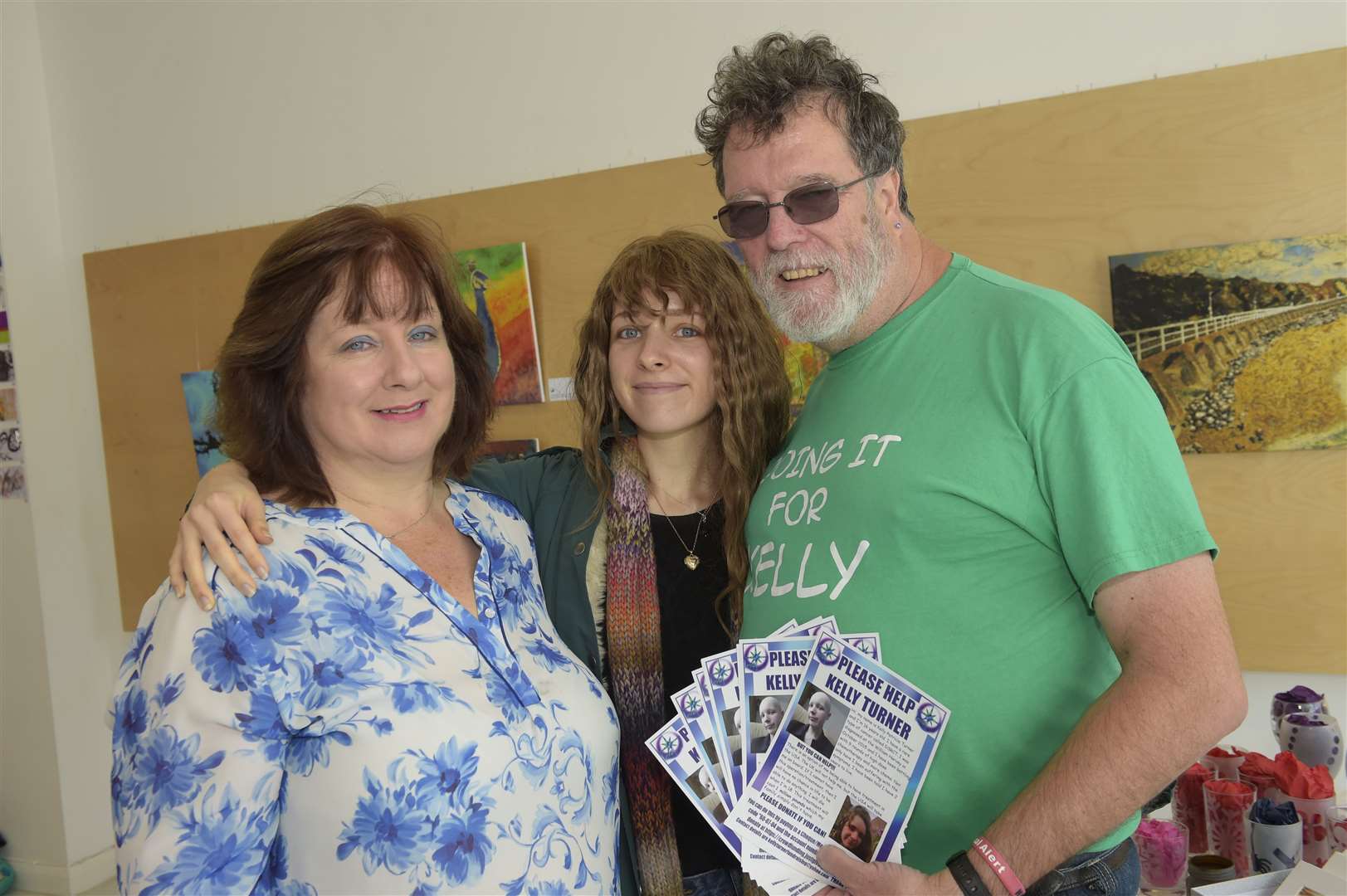 Kelly with parents Martin and Linda. Picture: Tony Flashman