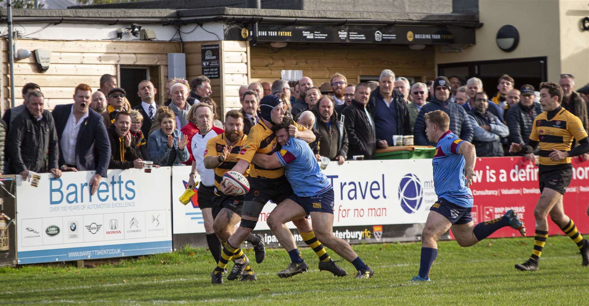 A big crowd watches on as Canterbury were beaten by Henley Hawks. Picture: Phillipa Hilton (52771602)