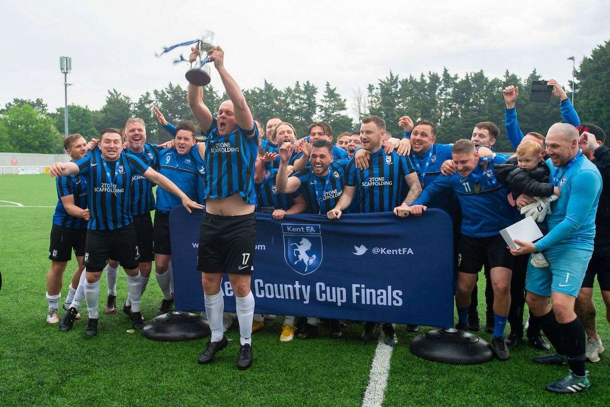 Range Rovers Sports lift the Kent Sunday Junior Cup final at Chatham Town Picture: PSP Images (56688081)