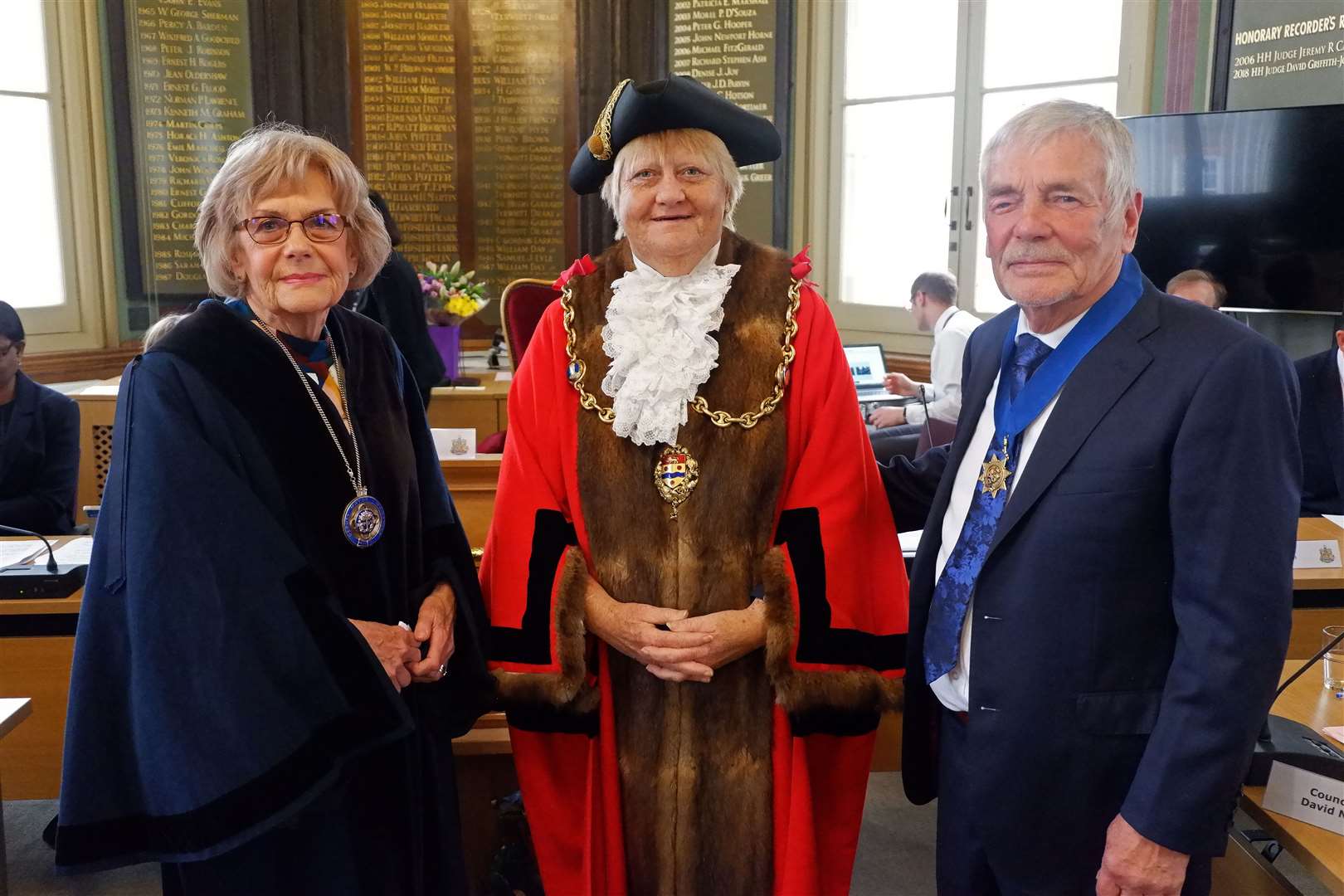 Wendy Hinder. left, and her husband Bob with the Mayor, Cllr Marion Ring