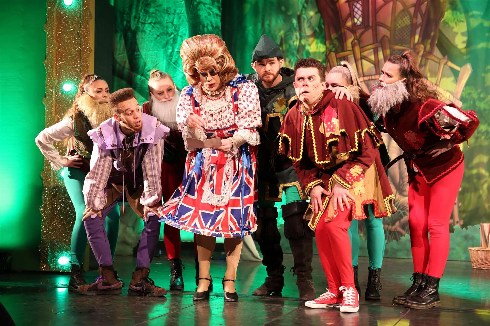 The cast of Robin Hood at The Woodville, Gravesend