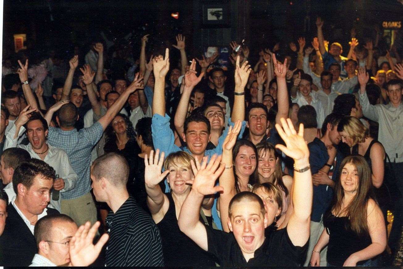 Crowds to see Will Mellor at Jumpin Jaks in 2003