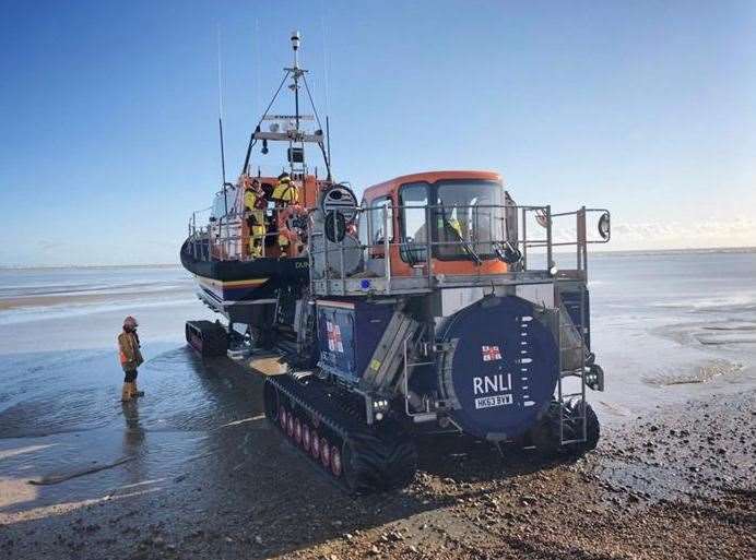 Dungeness RNLI launching to the medical incident. Image: RNLI/Sarah Beck