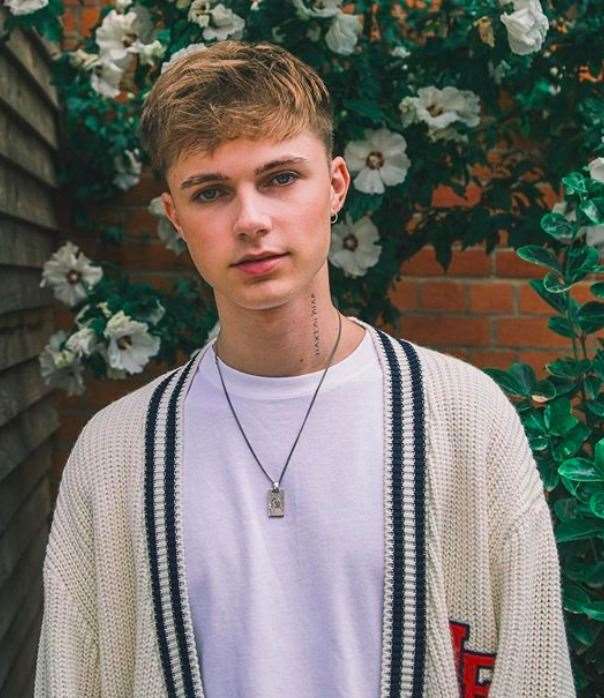 The Kent pop star is currently working on new music. Photo: @HRVY [IG]