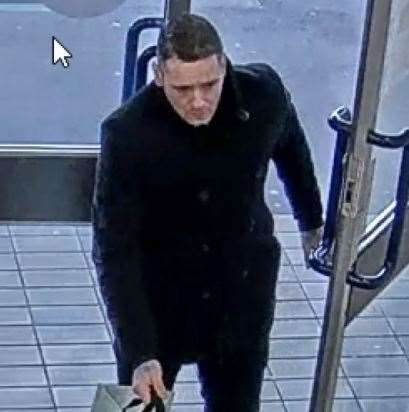Do you recognise this man? (7733161)