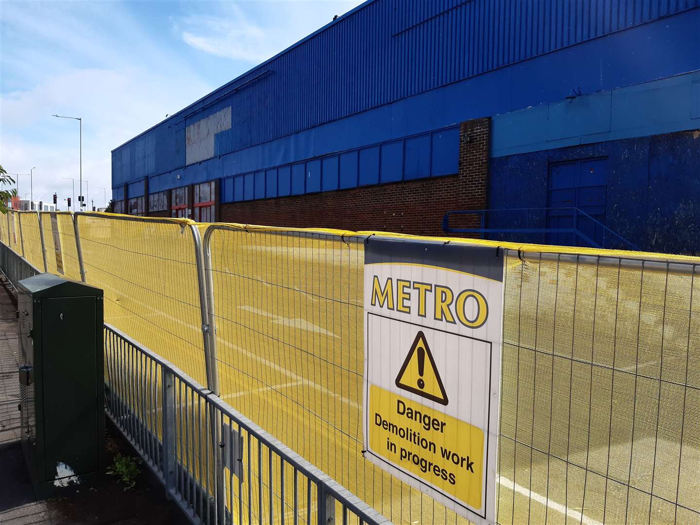 Temporary fencing surrounds the ex-HomePlus store in Beaver Road
