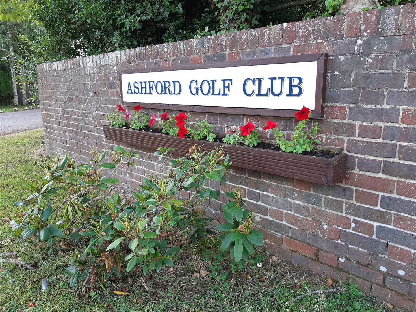 Golf clubs in Kent may be forced to close their courses again this week