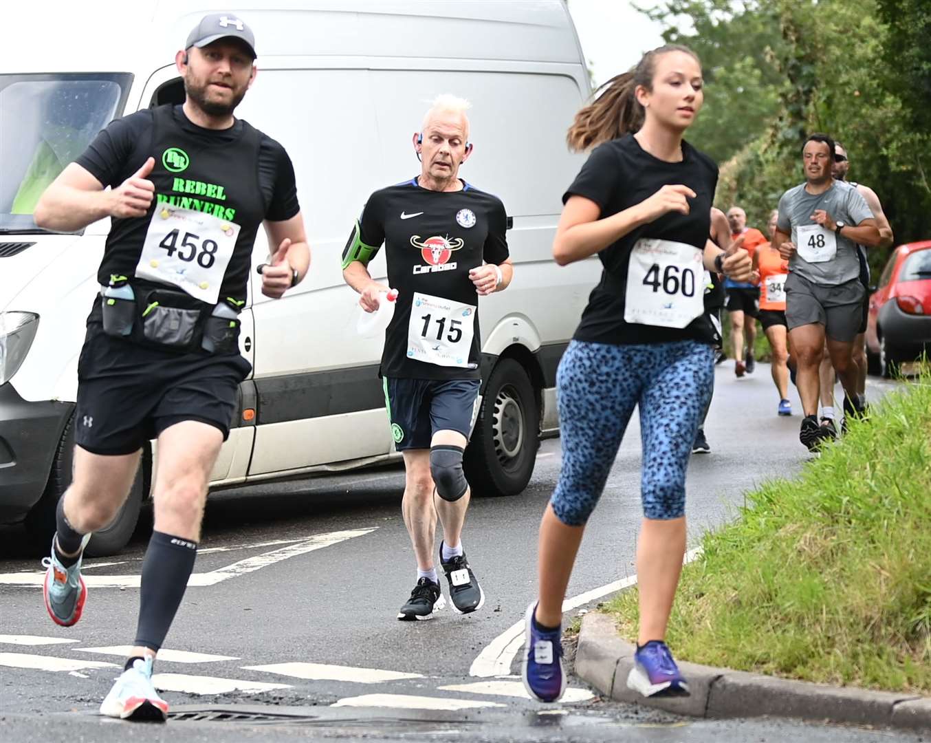 Shaun Wheeler (458) of Rebel Runners Medway and Hannah White (460). Picture: Barry Goodwin (49790400)