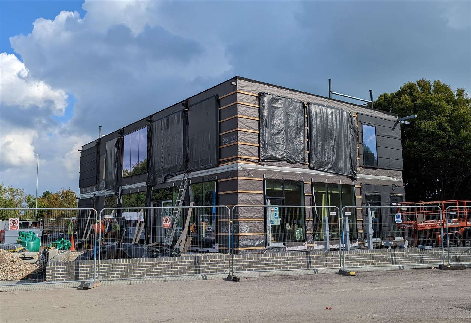 Restoran McDonald’s baru di tempat parkir Tesco di Cheriton, Folkestone muncul ‘entah dari mana’