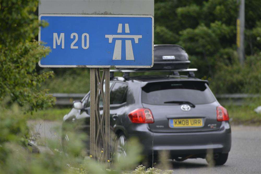 M20 road sign