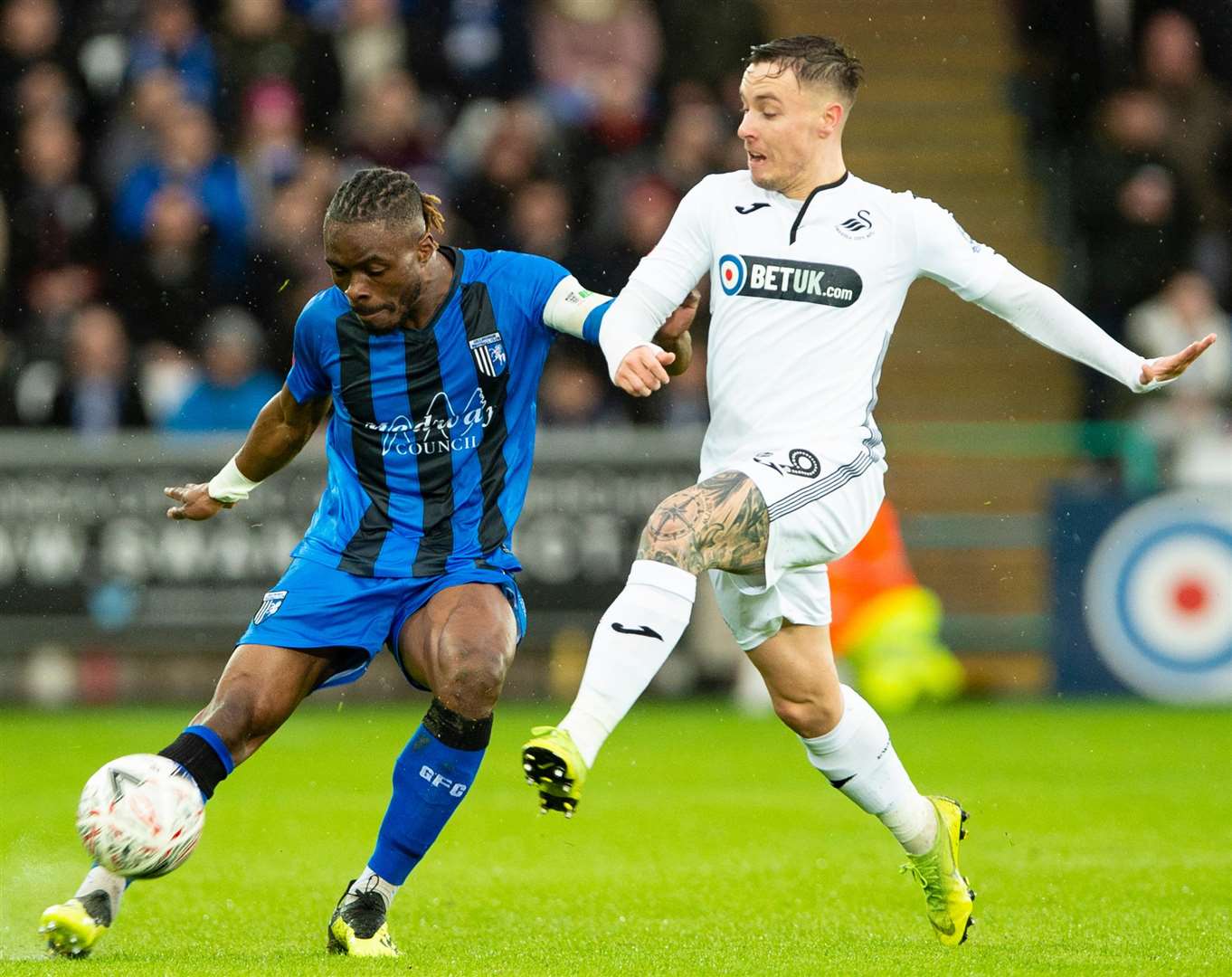 Gabriel Zakuani clears under pressure from Barrie McKay Picture: Ady Kerry