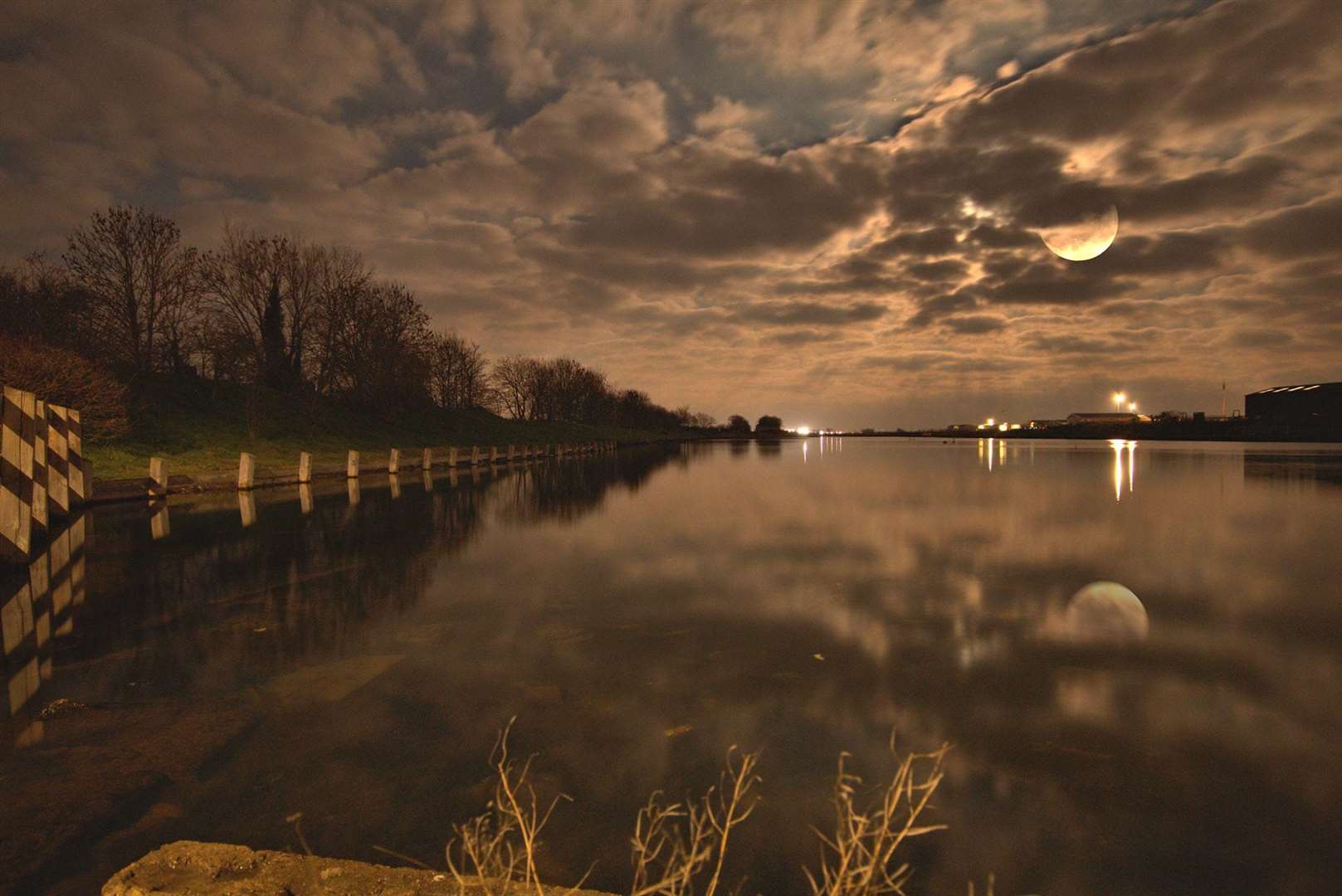 Stunning shot of the moon over Sheerness canal caught by James Hughes of the Sheppey Digital Photography Club (6715009)