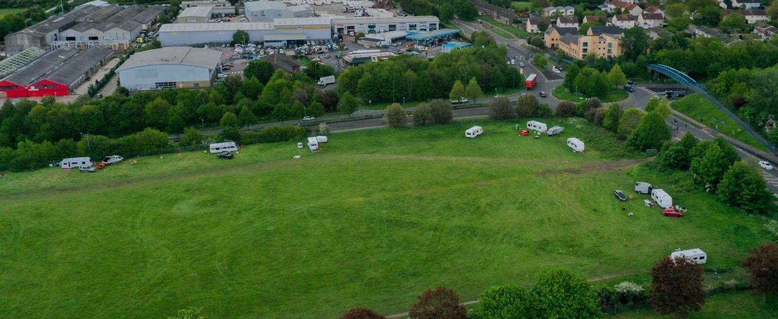 Travellers have moved next to Woodlands Cemetery. Image from UKNIP