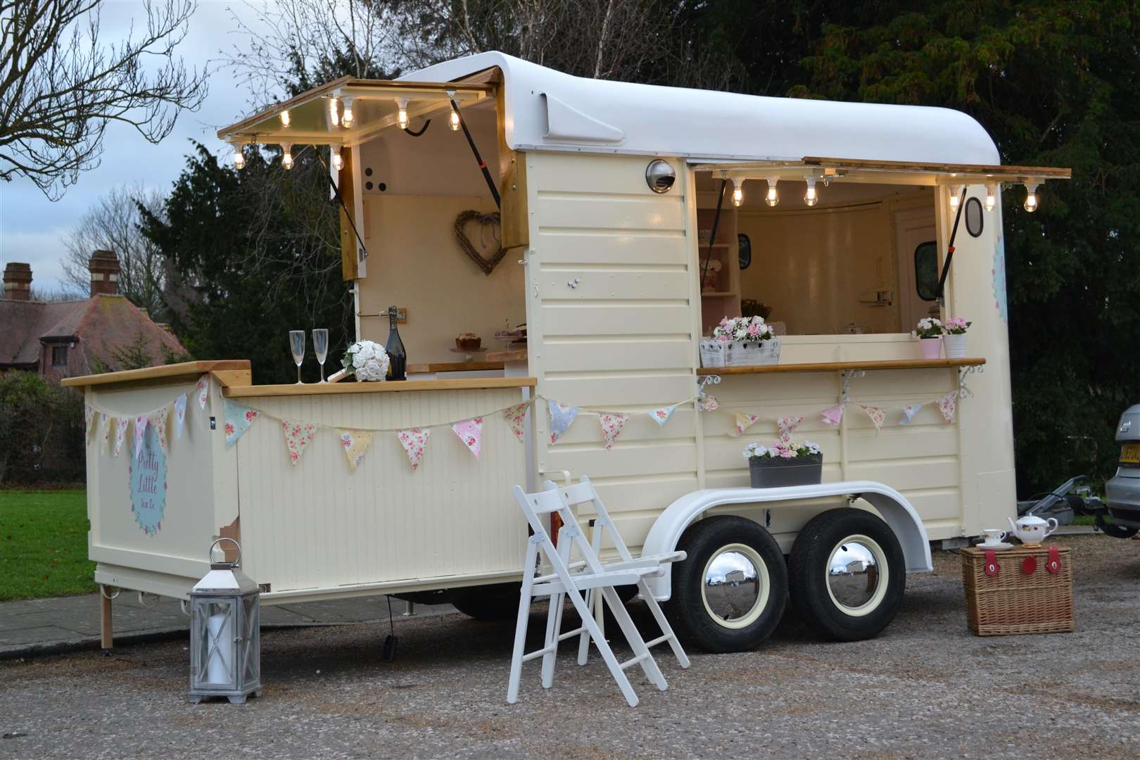 Vintage horsebox, Rosie, was fitted with bespoke worktops, an up-cycled dresser and extending Prosecco bar