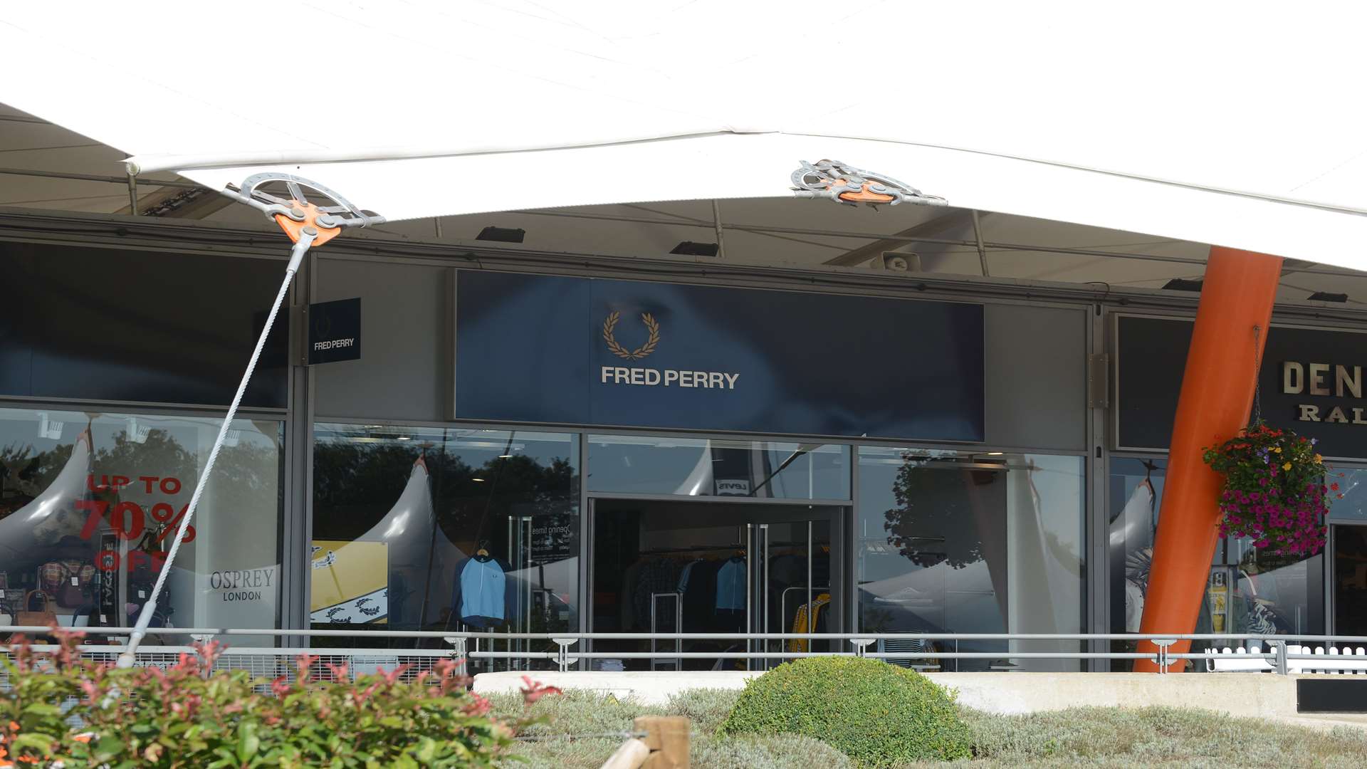 The pair are said to have "splashed the cash" at the Fred Perry store at Ashford Designer Outlet