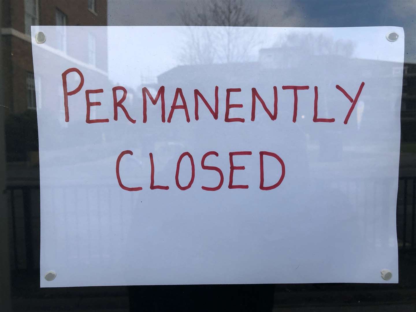 A sign states the pub has now closed