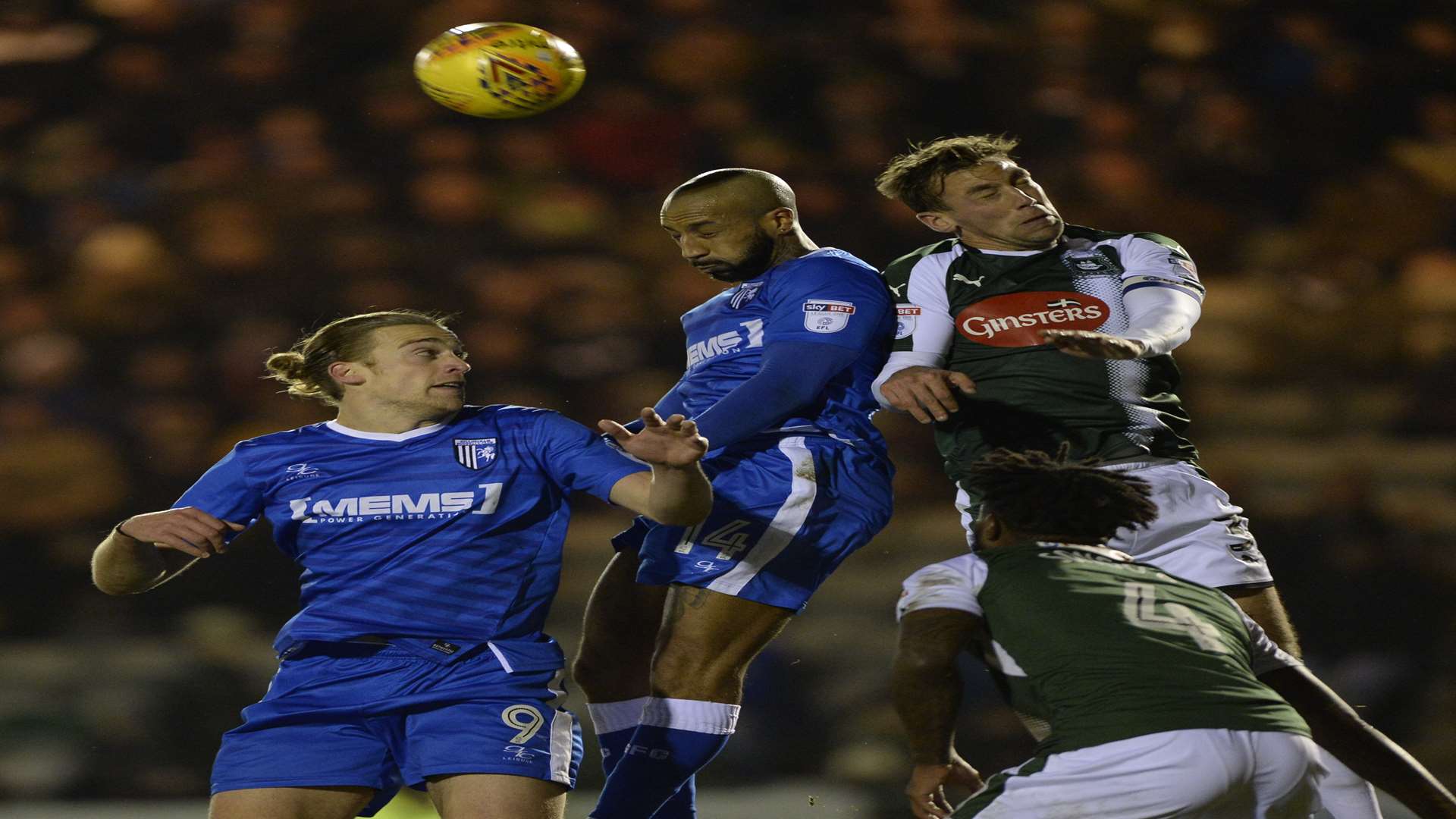Gills do aerial battle late on Picture: Ady Kerry