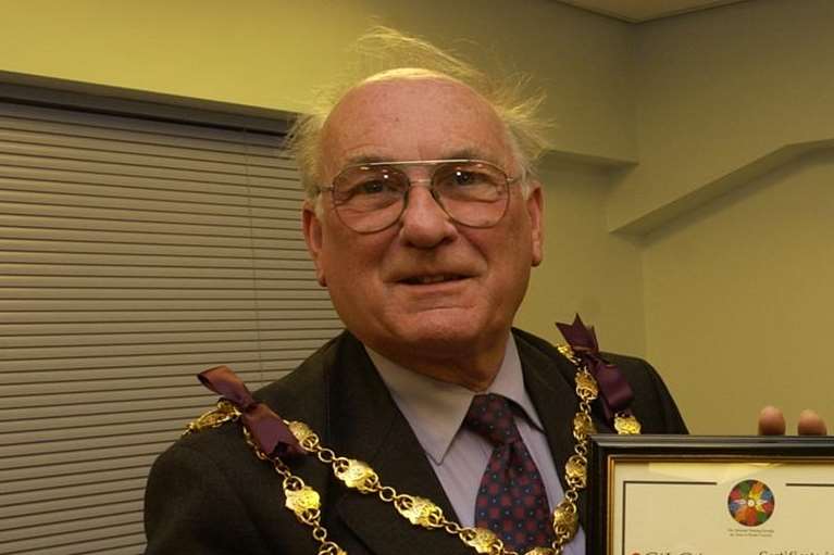 The late Cllr George Bunting, as Mayor in 2005.