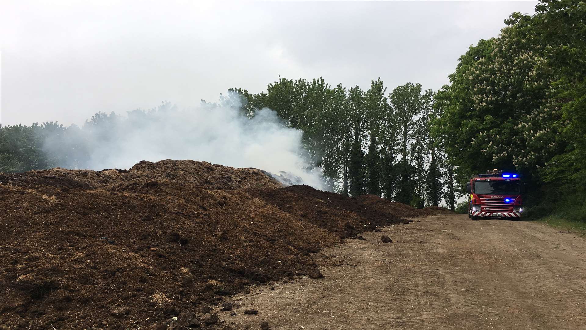The pile of manure smoked a lot, picture KFRS.