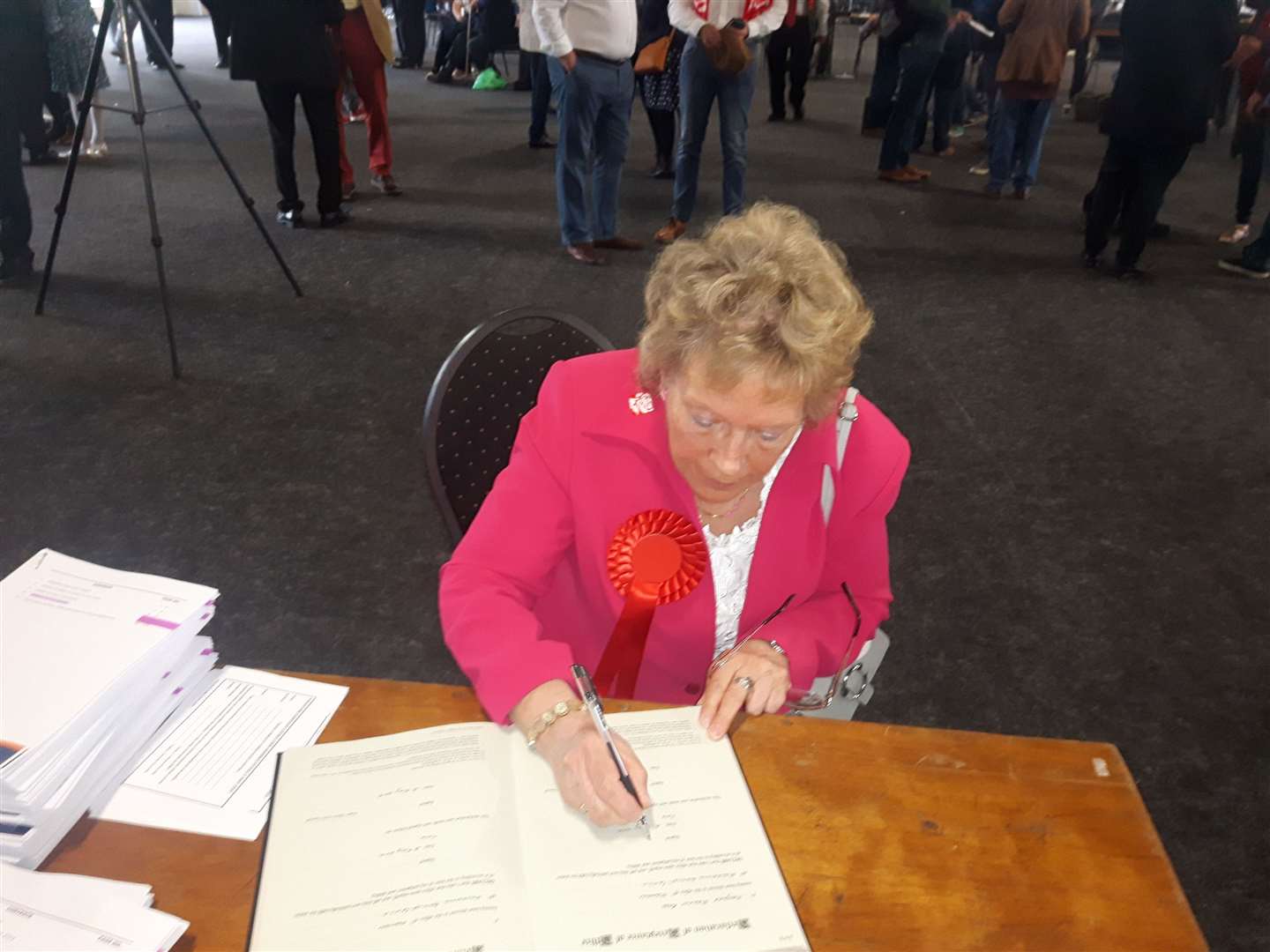 Cllr Margaret Rose signs her acceptance papers as a councillor after her election in 2019