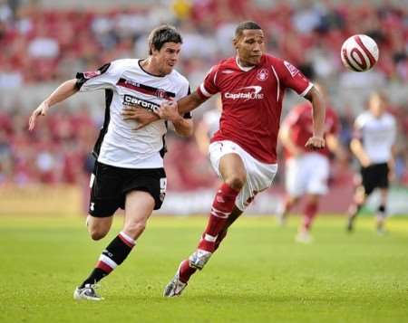 Charlton substitute Andy Gray puts Forest under pressure. Picture: Barry Goodwin