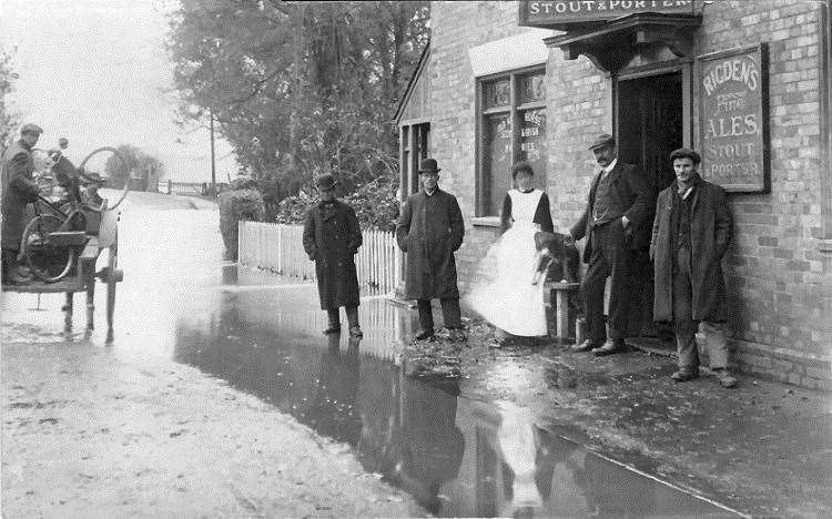 Flooding at The Leopard's Head in Mill Lane in 1909. Picture: Rory Kehoe