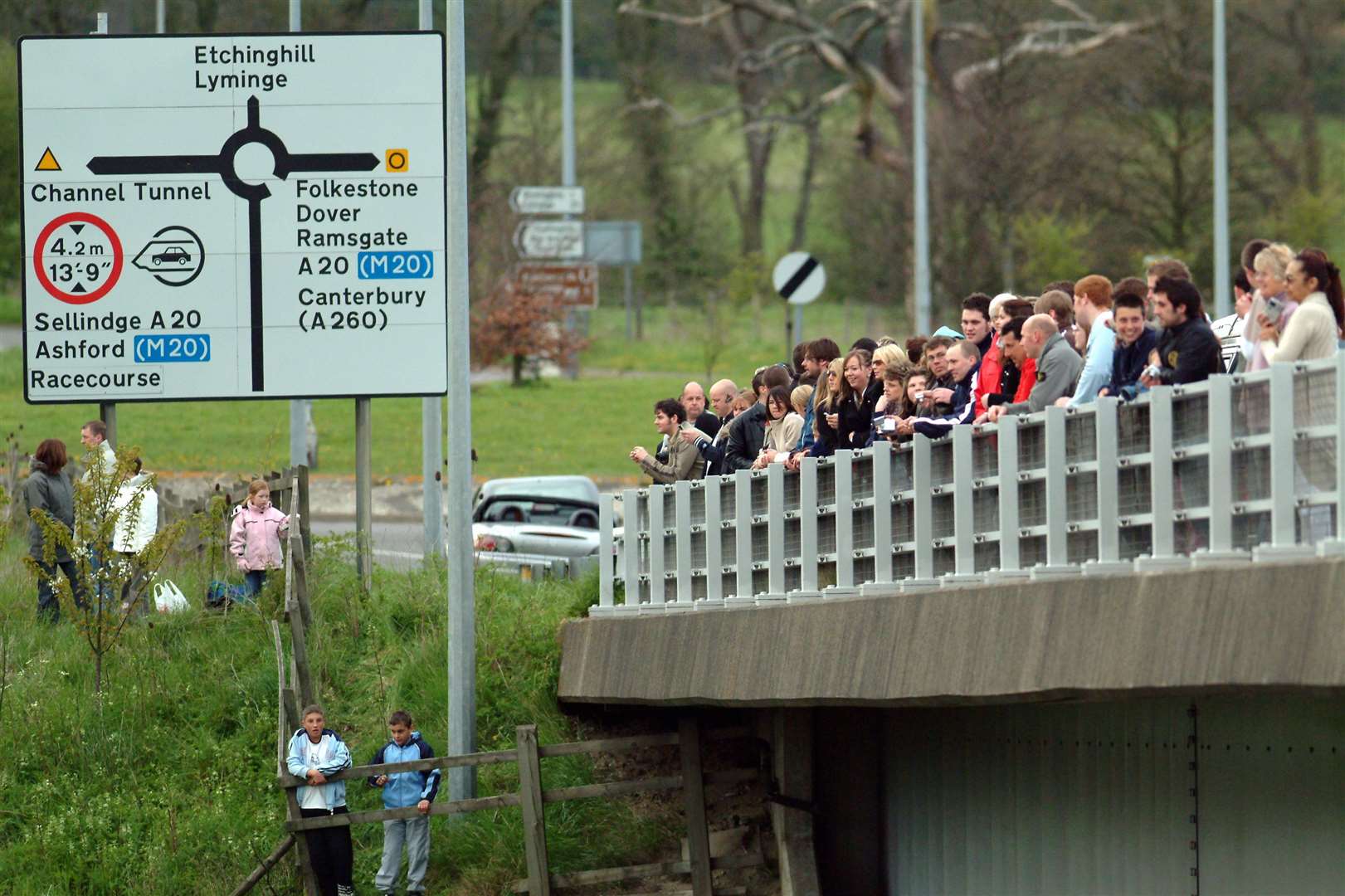 Hundreds of people lined the motorway bridges between Ashford and Folkestone in 2006