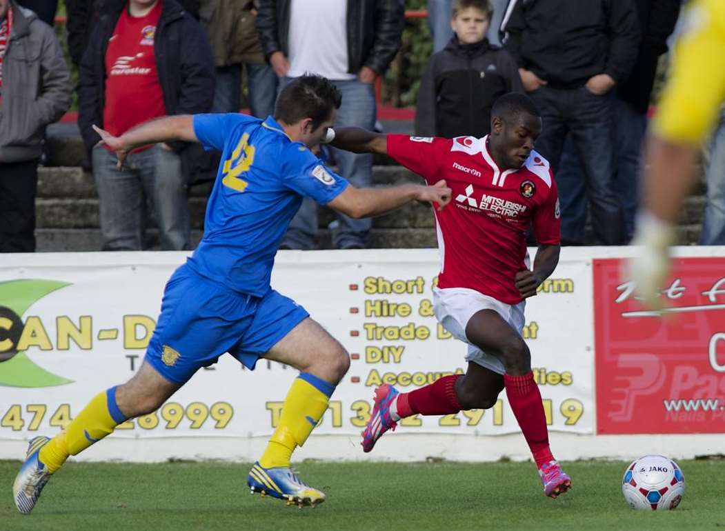 Anthony Cook about to deliver a cross for Ebbsfleet against Basingstoke Picture: Andy Payton