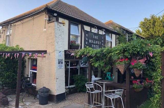 If you’re visiting the Walnut Tree on Warden Road in Eastchurch then it’s the pub on the left as you look from the road. To the right you’ll find its sister pub, with another brother, The Wheatsheaf.