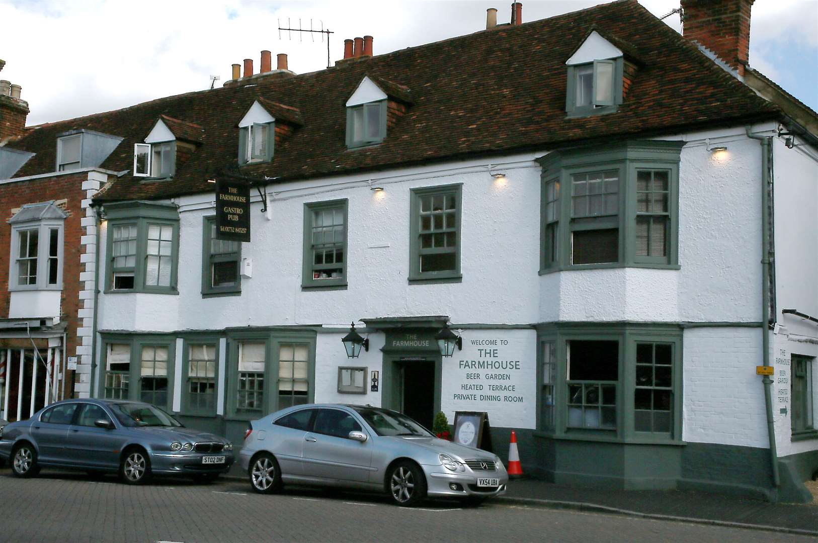 West Malling Pub The Farmhouse Has Alcohol Serving Hours Cut At Licensing Panel Hearing
