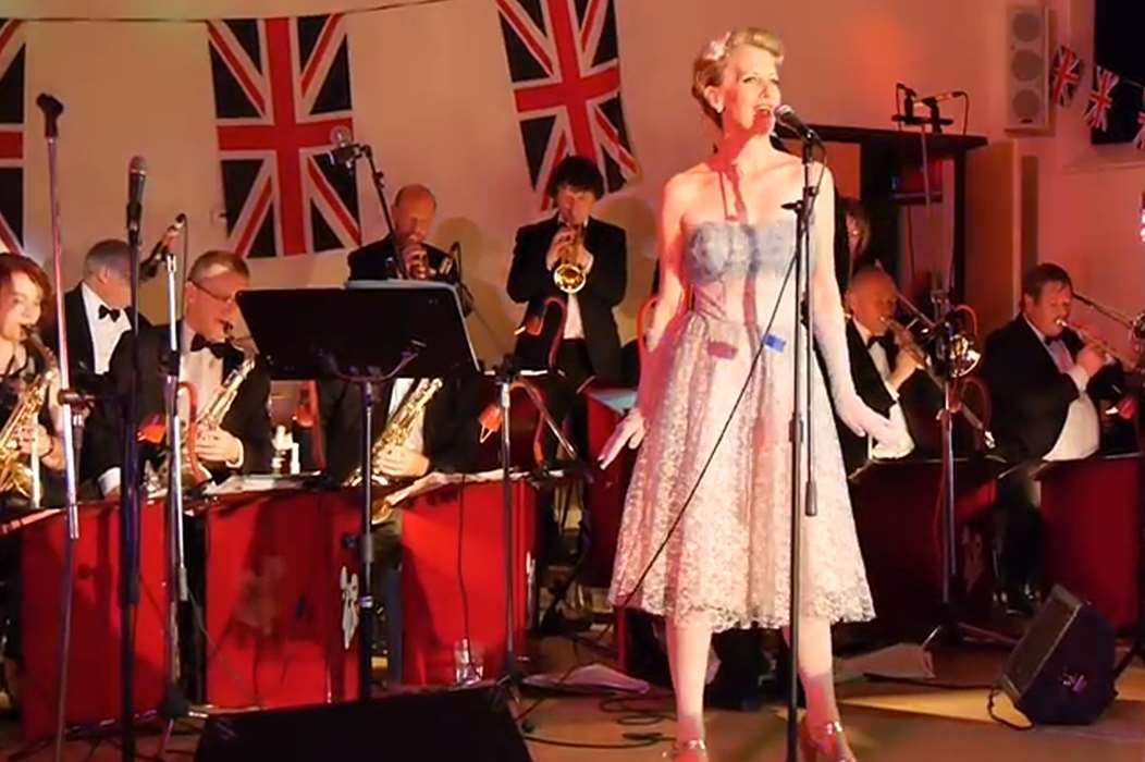 The Clefhangers Big Band will be providing evening entertainment.
