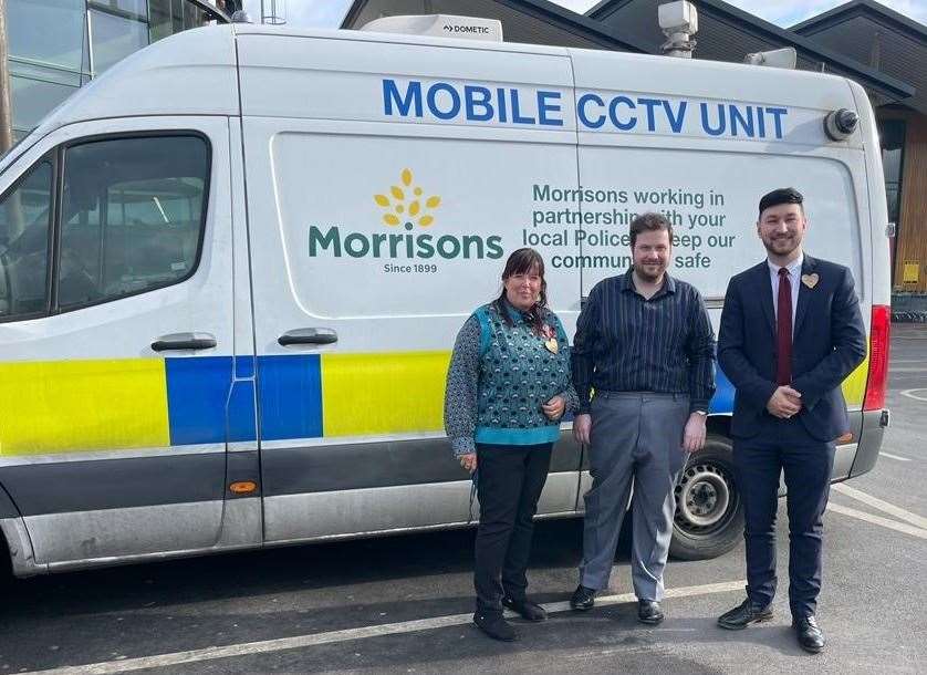 Sittingbourne and Sheppey Gordon Henderson's case worker Alex McDermott, far right, with staff from Sittingbourne Morrisons in Mill Way next to a mobile CCTV unit. Picture: Gordon Henderson (62559586)