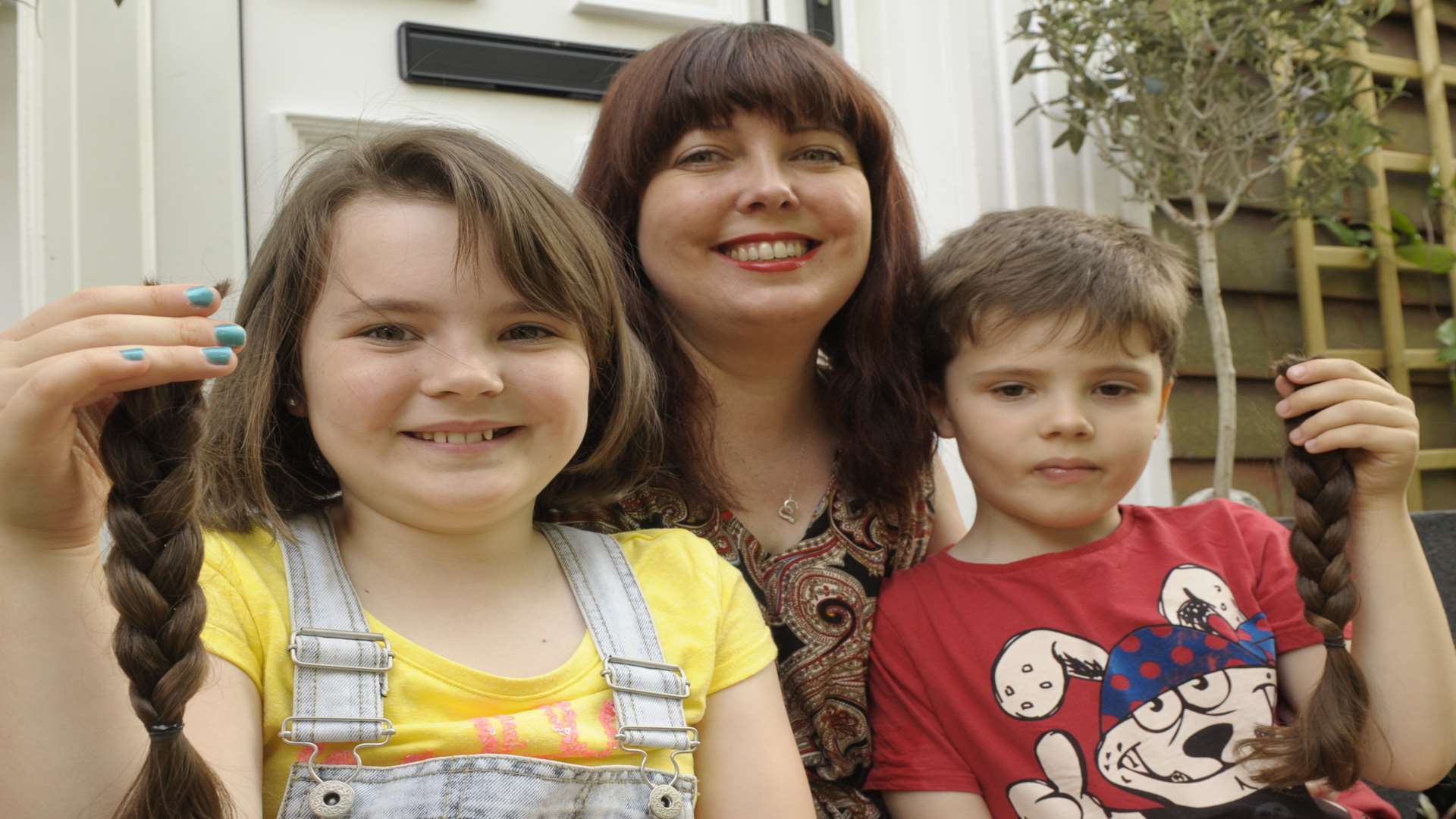 Michelle Jones with children Tallulah and Jasper