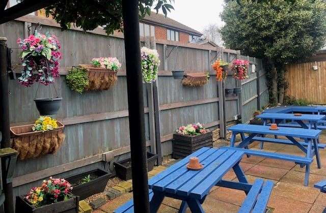 There was no shortage of blue picnic tables in the outside area at the back of the pub, likewise selections of colourful plastic flowers.