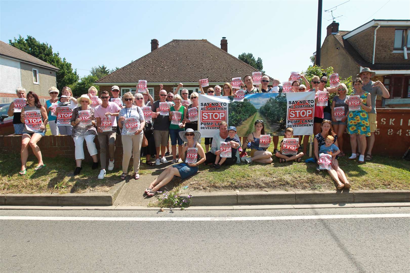 Residents of Pump Lane in Rainham up in arms at a planning proposal to build 1,250 new homes opposite a tiny lane