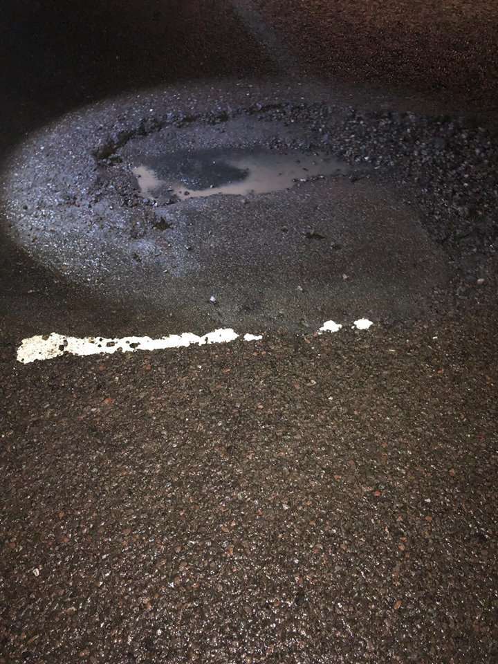 The pothole on the M2 (5725126)