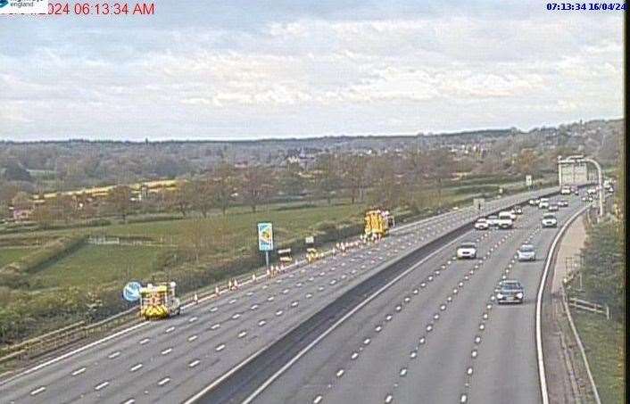 The clockwise M25 was closed between Junction 5 and 6.
/p
pPicture: National Highways
