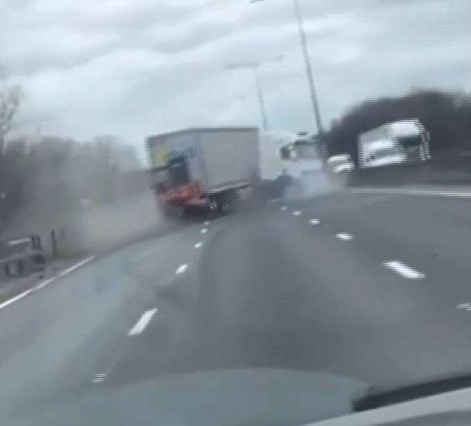 The moment the lorry smashes into the barriers near the Darenth Interchange was caught on dashcam footage. Picture: Twitter/999London (45952693)