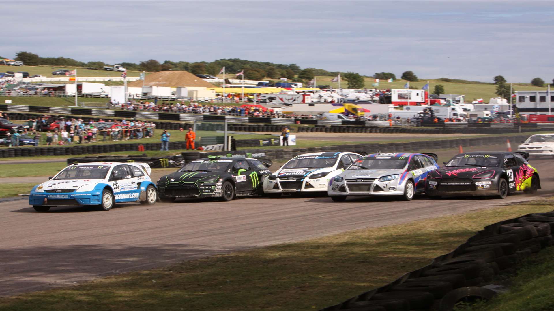 Bumper to bumper action at Lydden Hill