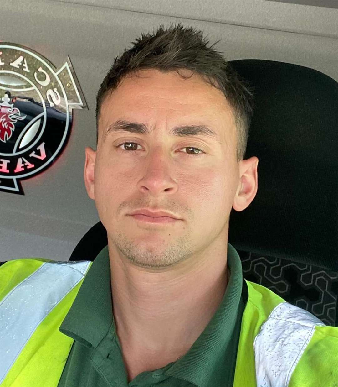 Lorry driver Ben Evans praised the response of people at the scene of a crash on the A267 who he says worked "tirelessly" to save lives until an ambulance arrived.