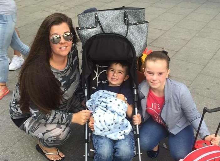 Emma Reed with her two kids, Ronnie and Ellie