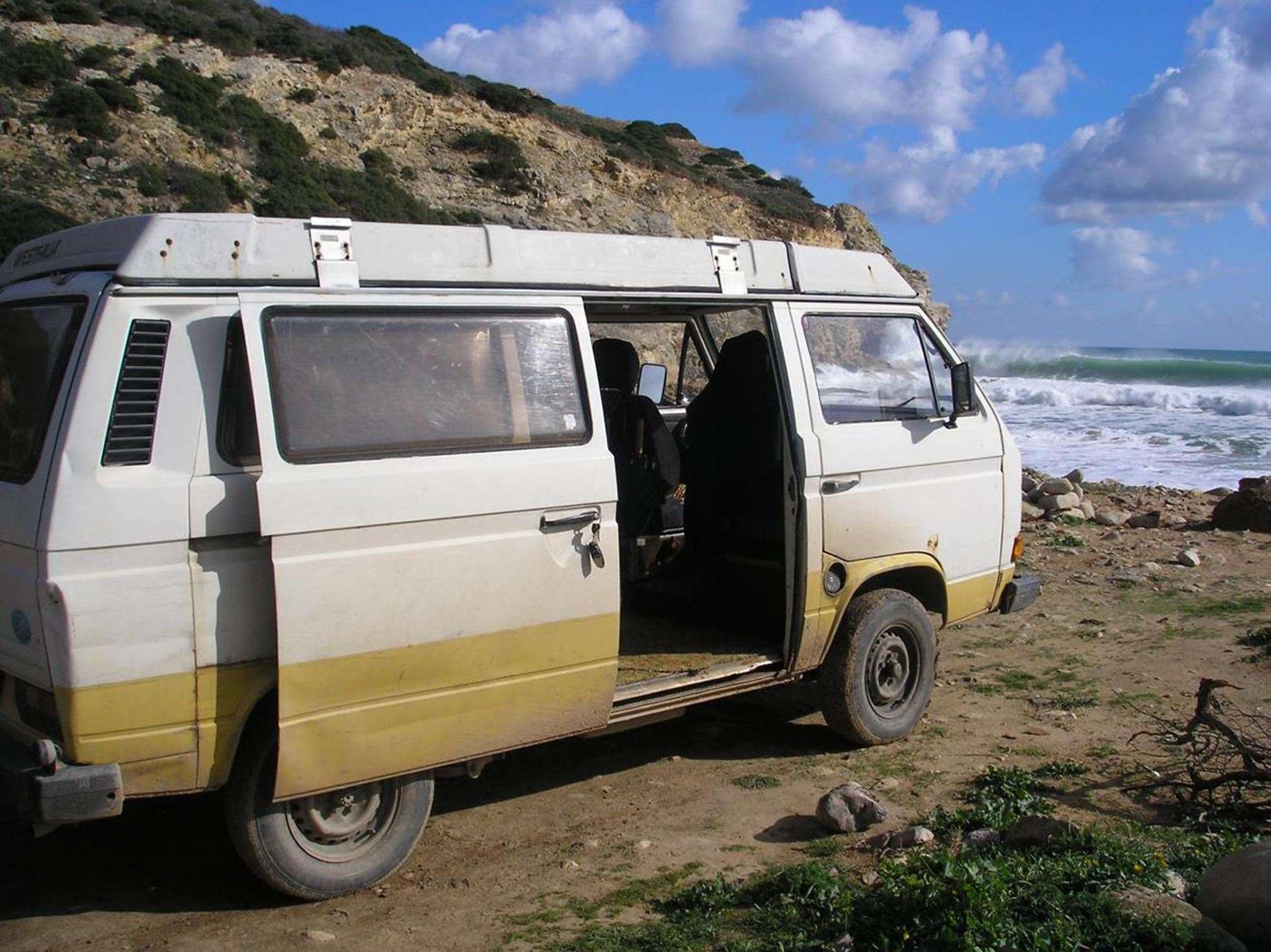A VW T3 Westfalia campervan that has been linked to the suspect (Met Police)