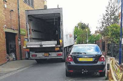 A car parked in Middle Wall