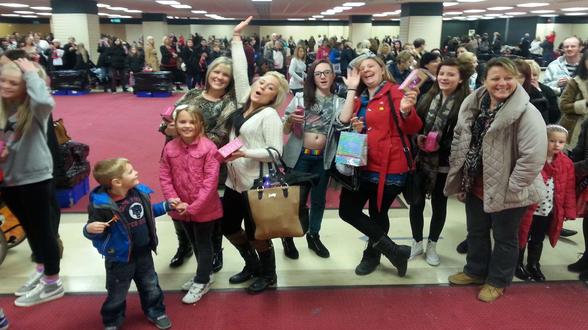 Excited fans queue to see Peter Andre