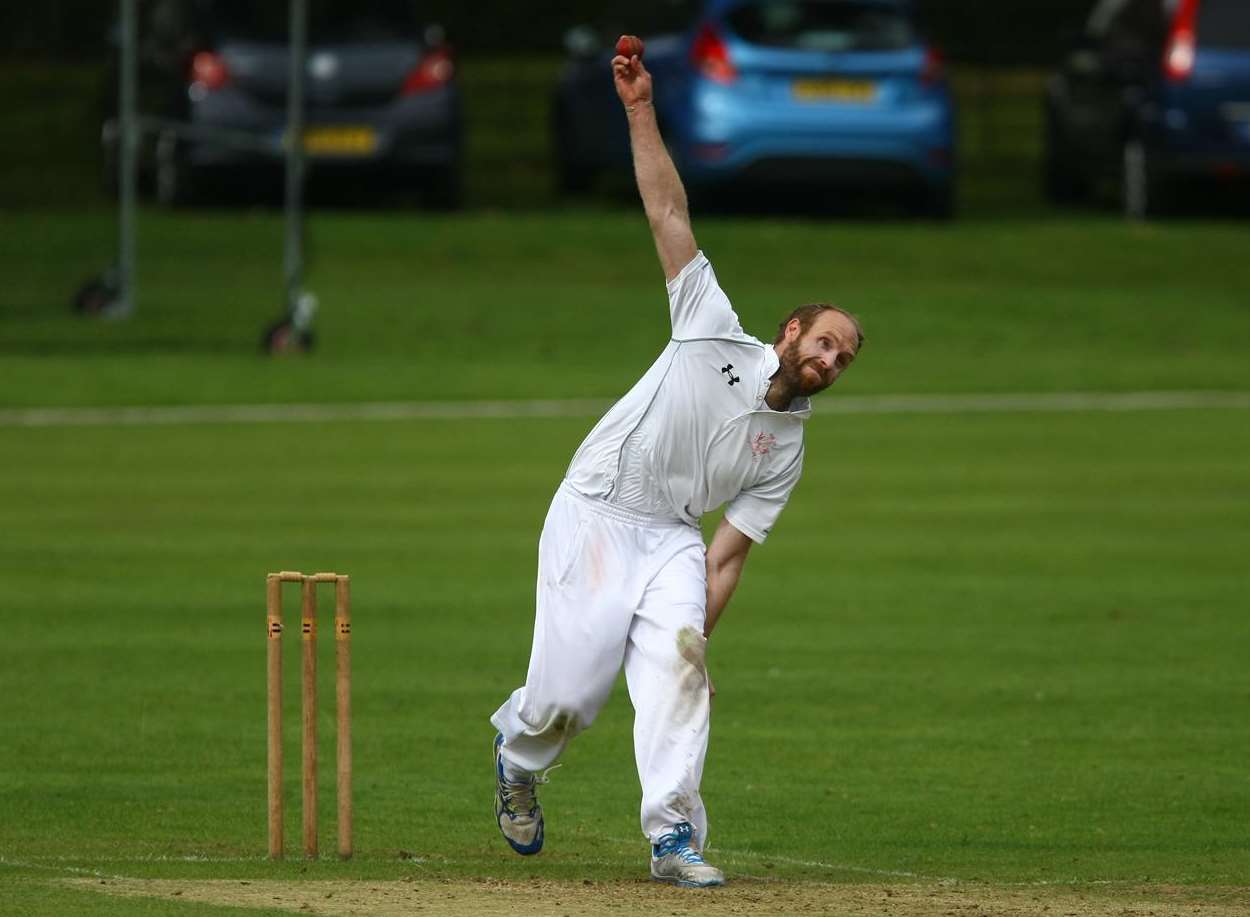 Andy Bray bowling for Folkestone against Sibton Park Picture: Matt Bristow