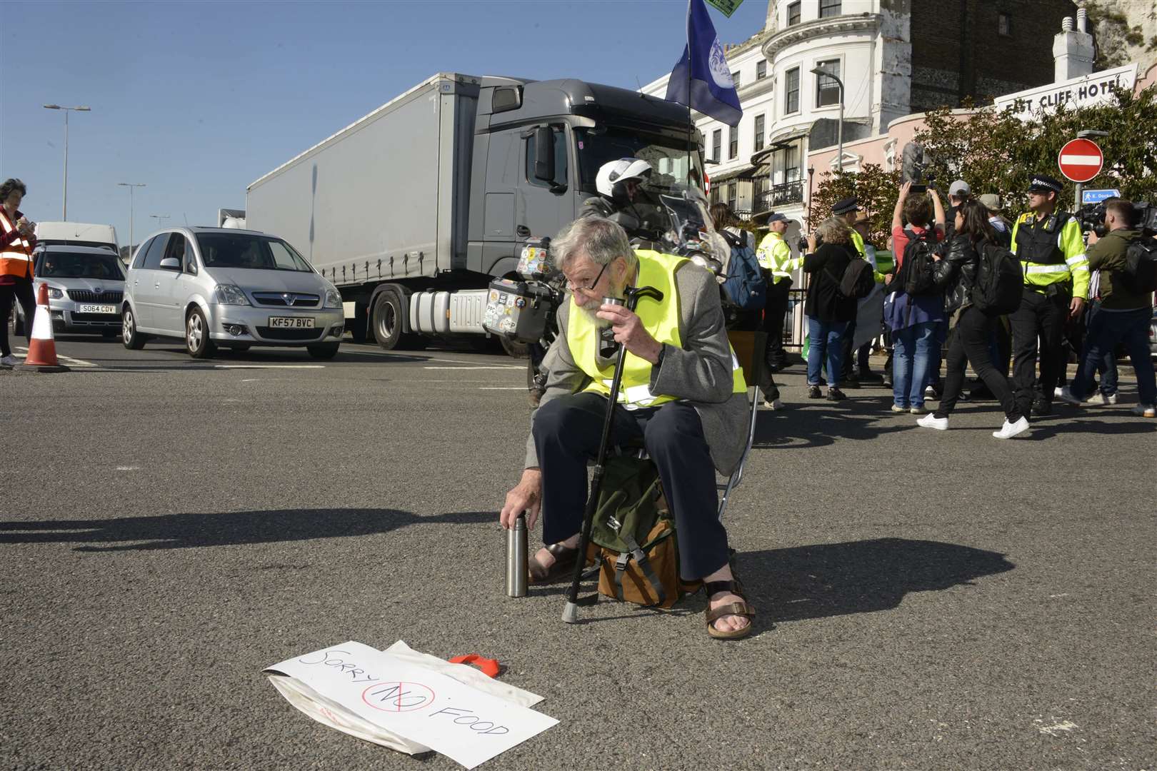 Dover Townwall street to Dover docks Extinction Rebellion protest.91 year old John Lymes sits down on the entrance to the port and sips his tea, blocking the road.Picture: Paul Amos. (17136702)