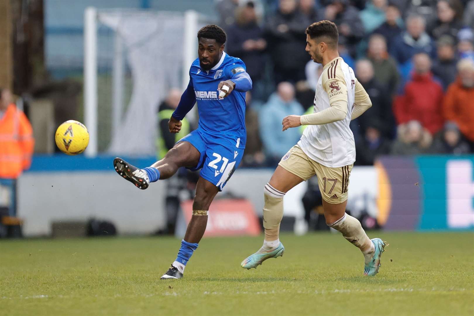 Hakeeb Adelakun in action for Gillingham in the FA Cup against Leicester City